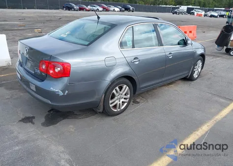 2007 Volkswagen Jetta Wolfsburg z USA, uszkodzony, nr VIN 3VWEF71K07M181537